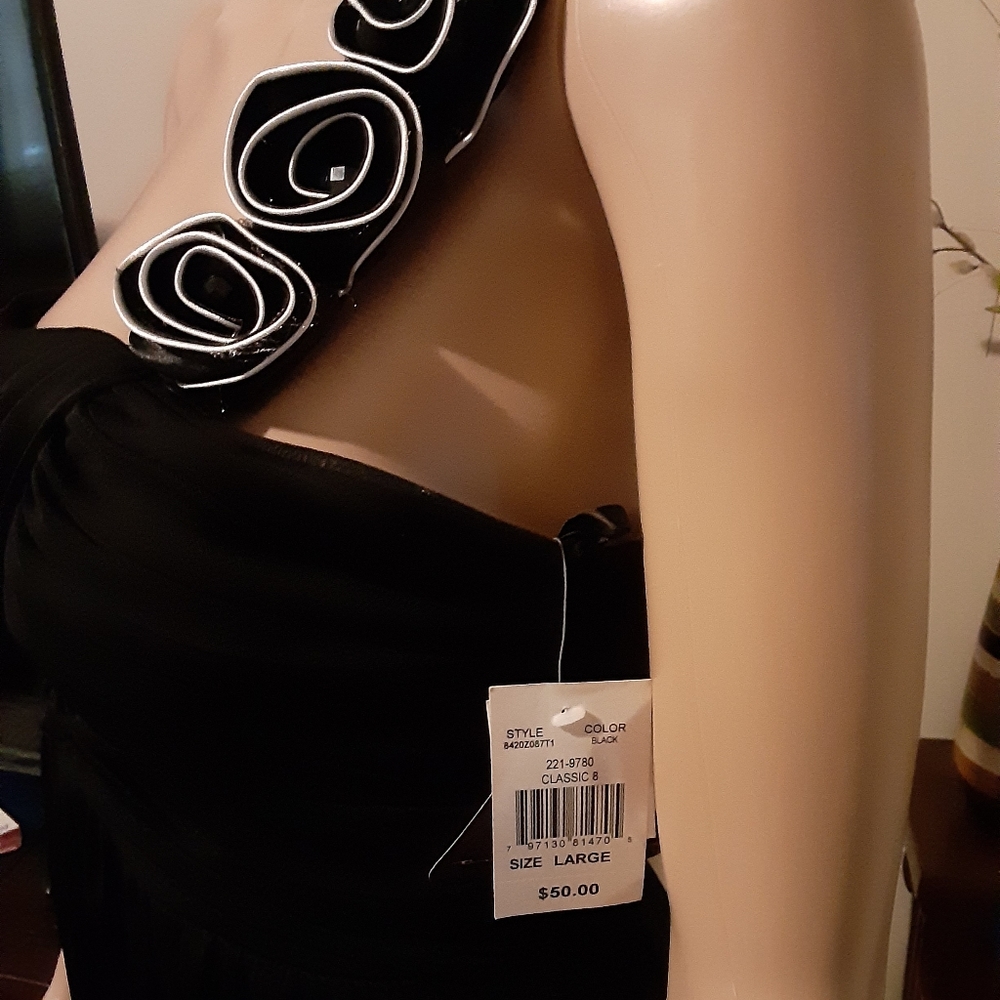 dress - Picture 4 of 5